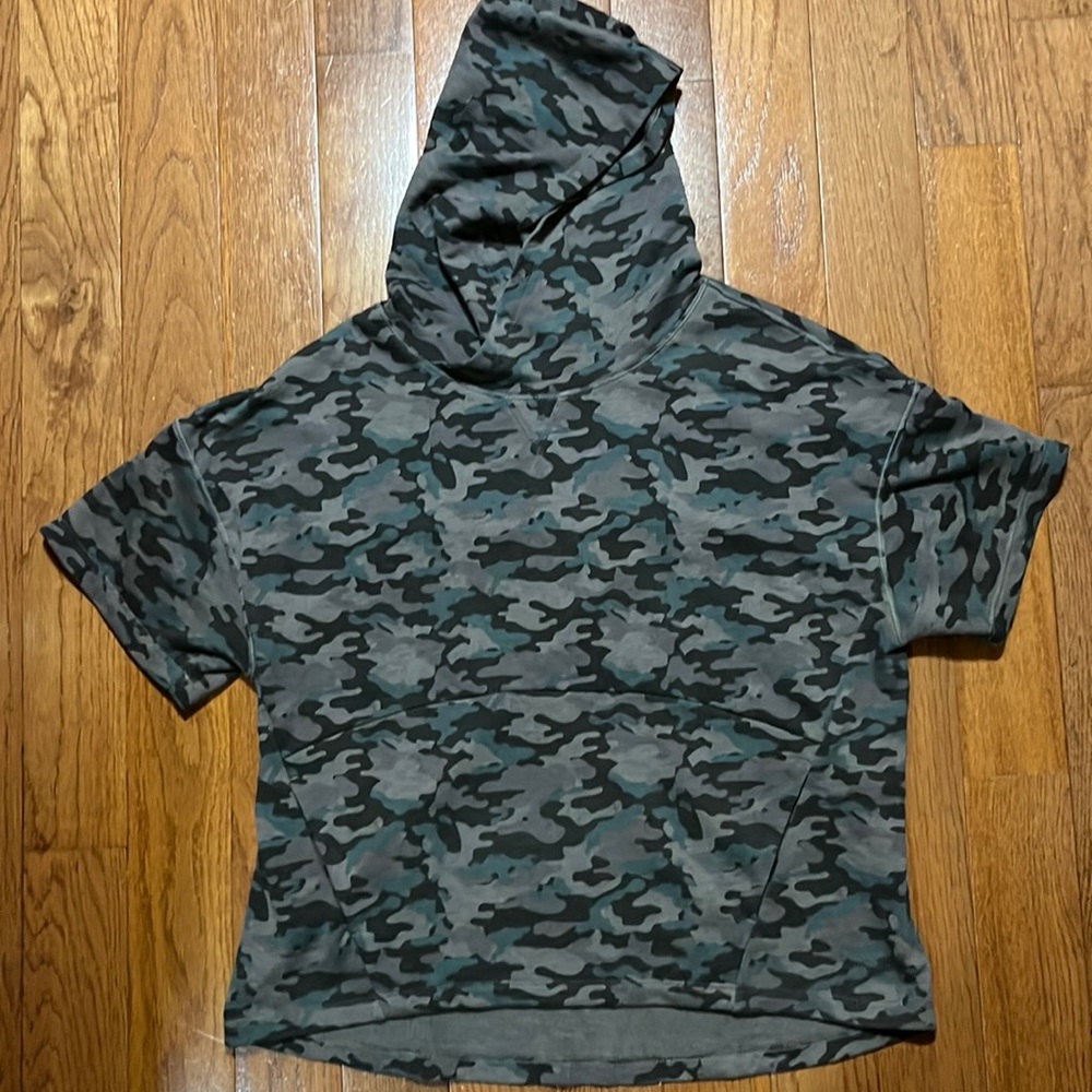Fabletics camo hadley hi-low hoodie size Medium
